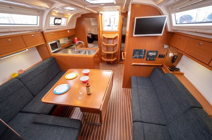 Bavaria Cruiser 37 | Avalon