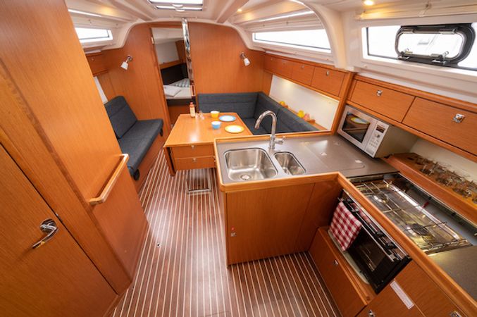 Bavaria Cruiser 37 | Avalon