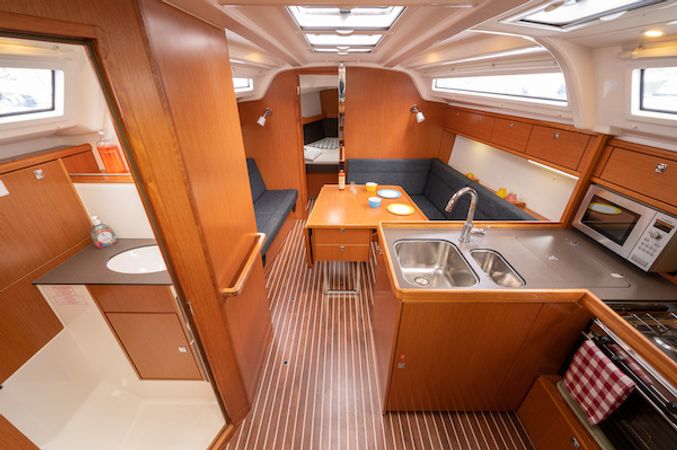 Bavaria Cruiser 37 | Avalon