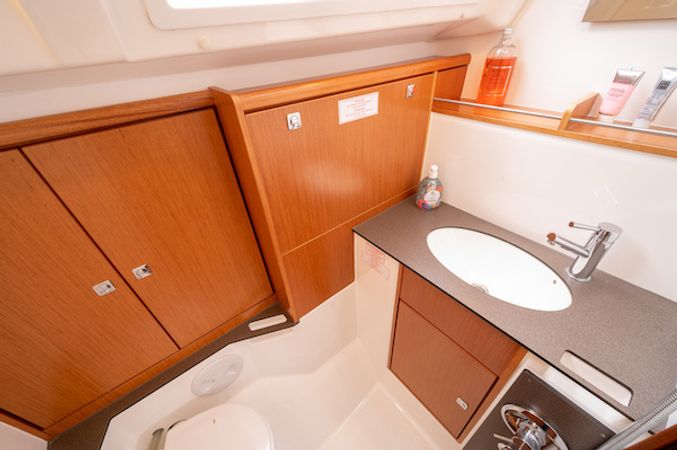 Bavaria Cruiser 37 | Avalon