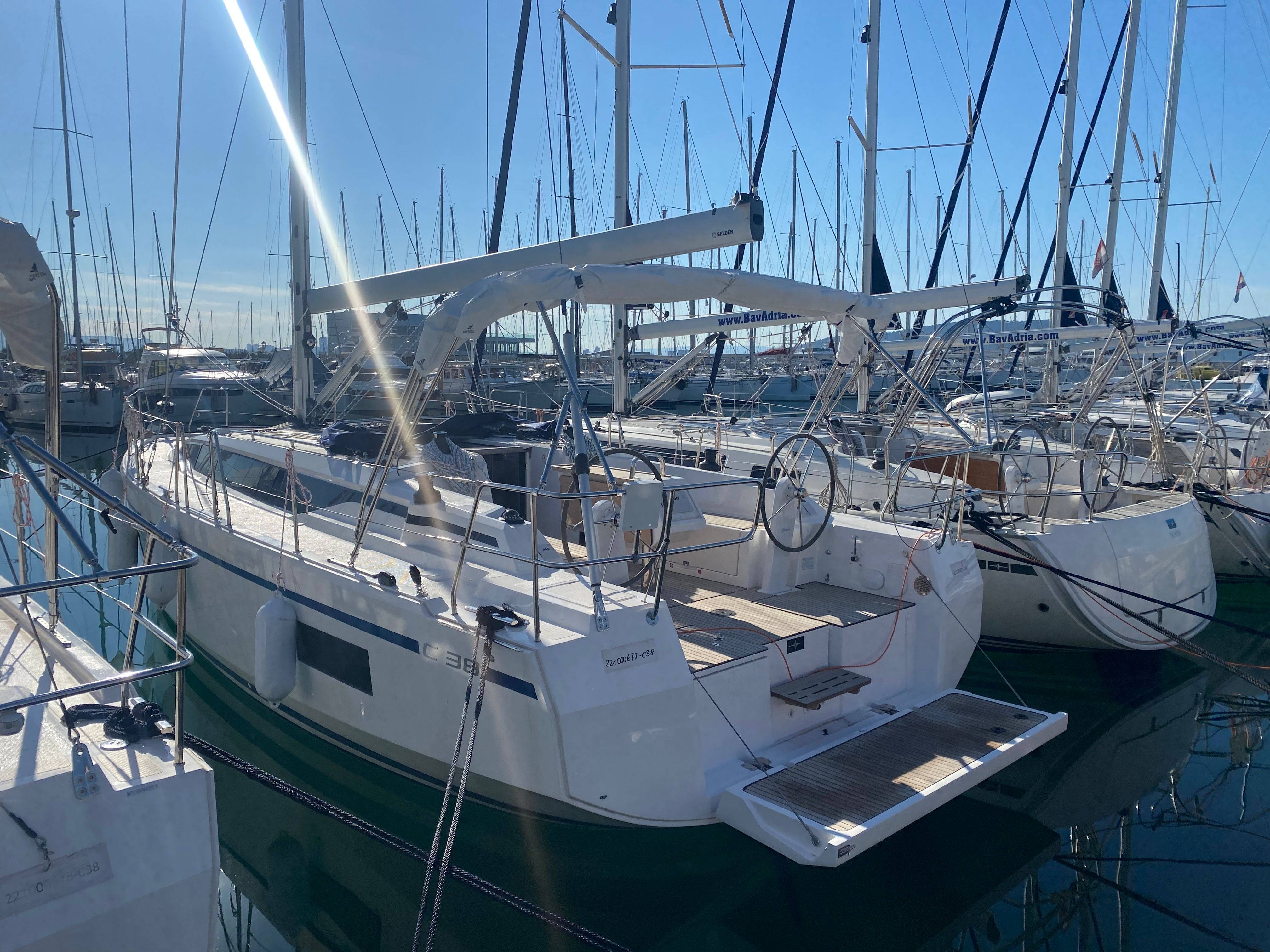 Bavaria C38 | Pomena