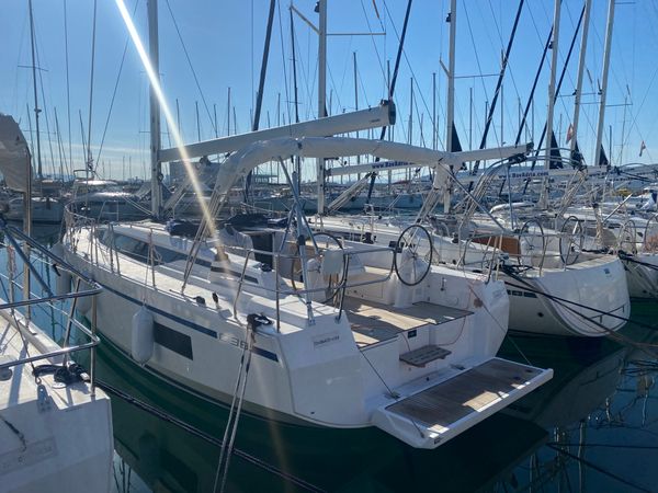 Bavaria C38 | Pomena