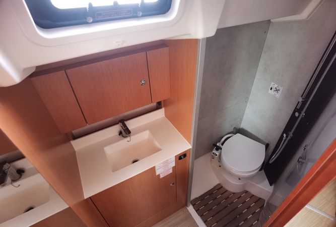 Bavaria C38 | Sunny Day