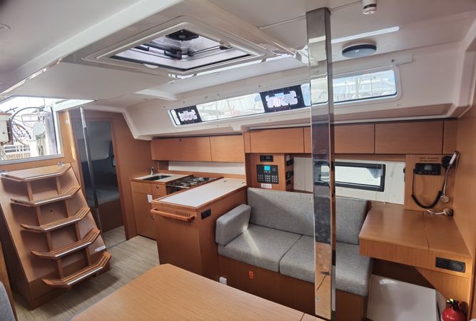 Bavaria C38 | Sunny Day