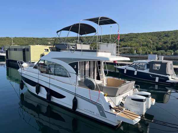 Beneteau Antares 11 Fly | Jean