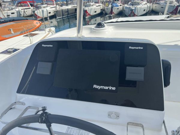 Lagoon 42 | Top Light