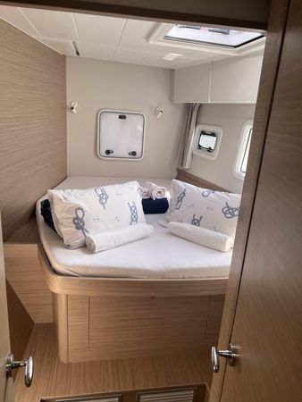 Lagoon 42 | Top Light