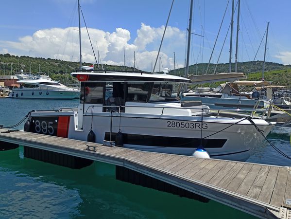 Jeanneau Merry Fisher 895 | Surprise