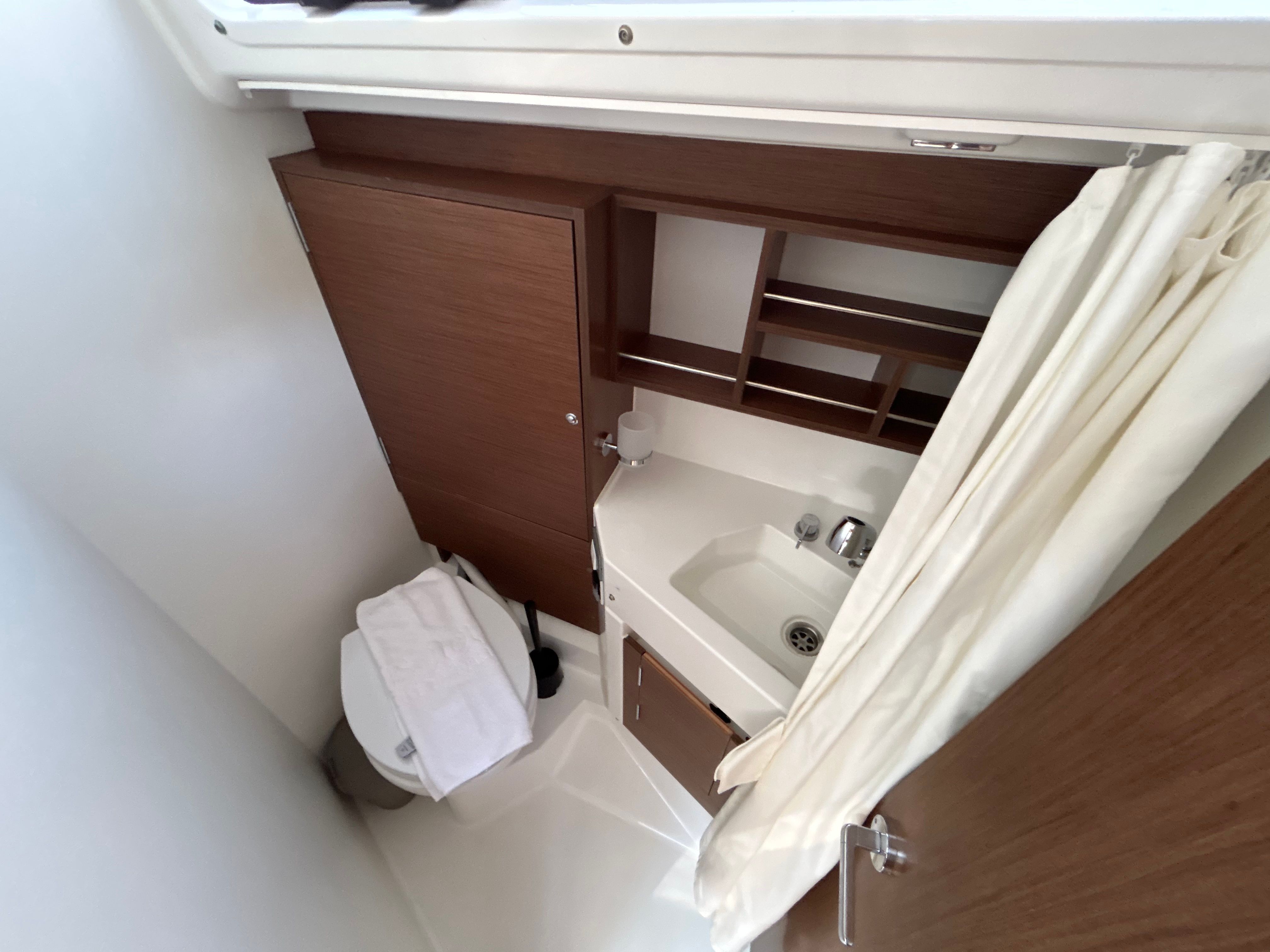 Beneteau Oceanis 34.1 | Pluto