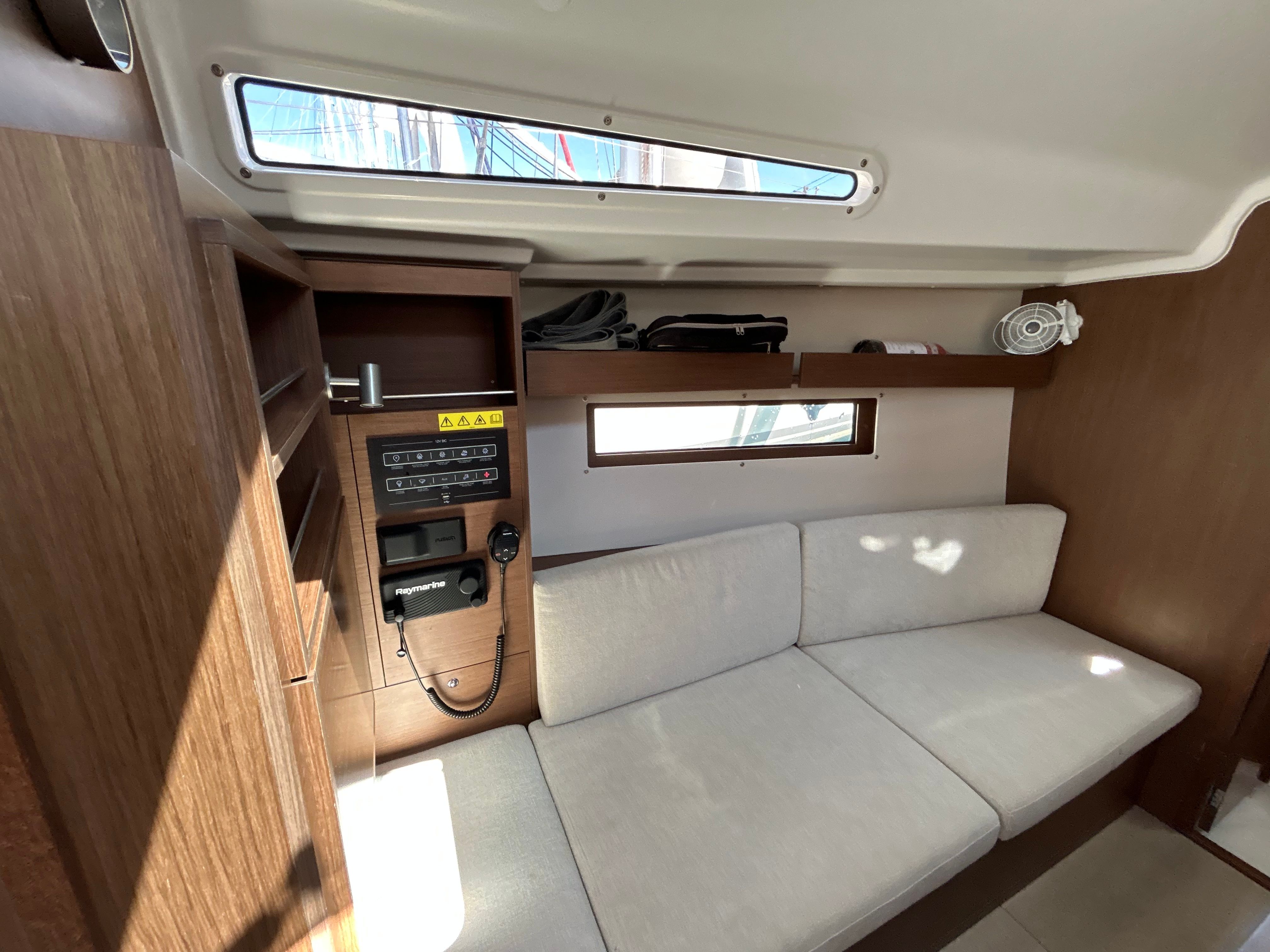 Beneteau Oceanis 34.1 | Pluto