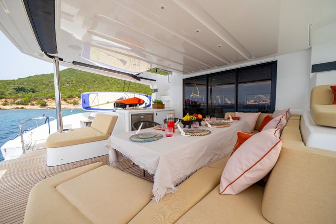 Lagoon 55 | Strafico