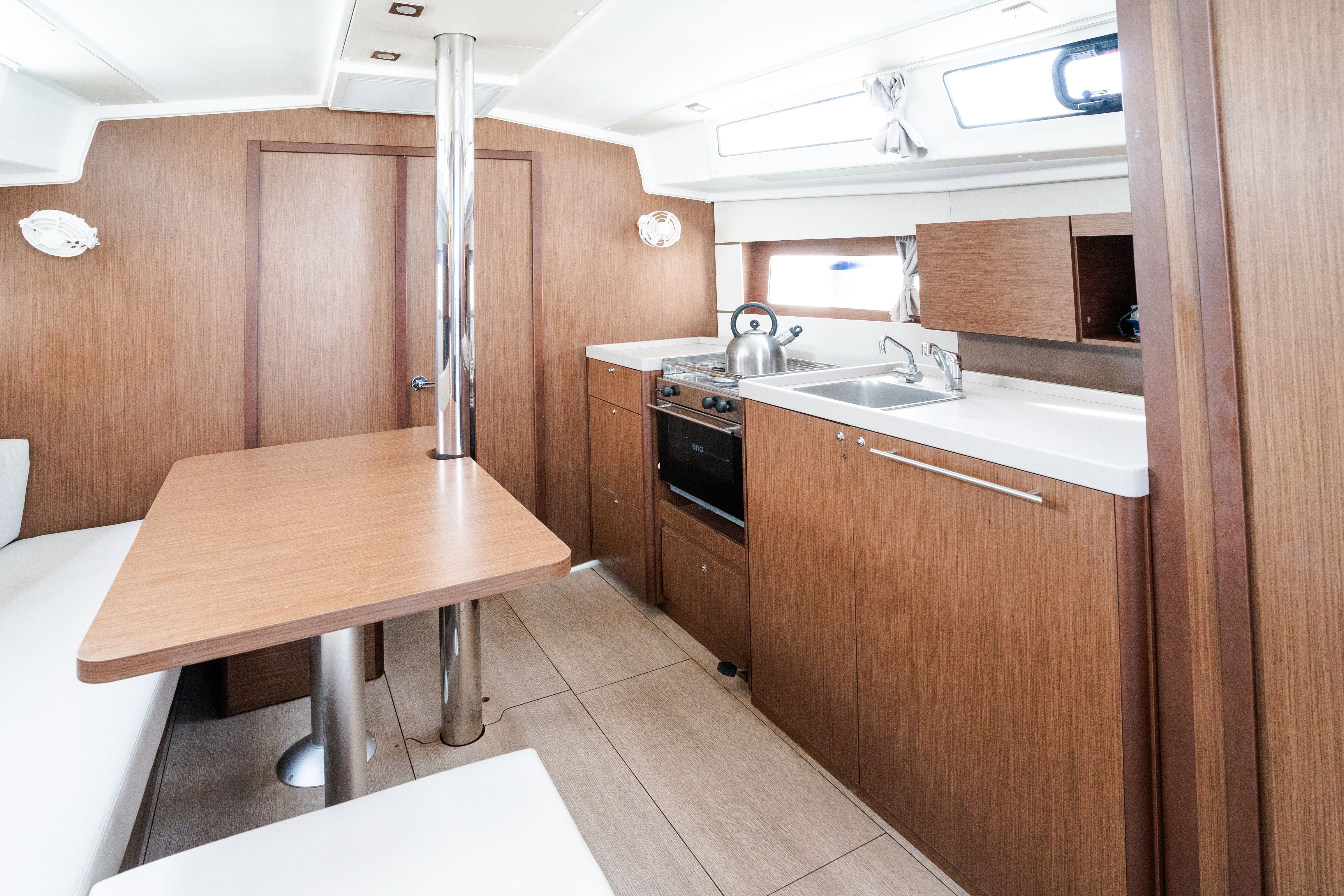 Beneteau Oceanis 38.1 | Meli
