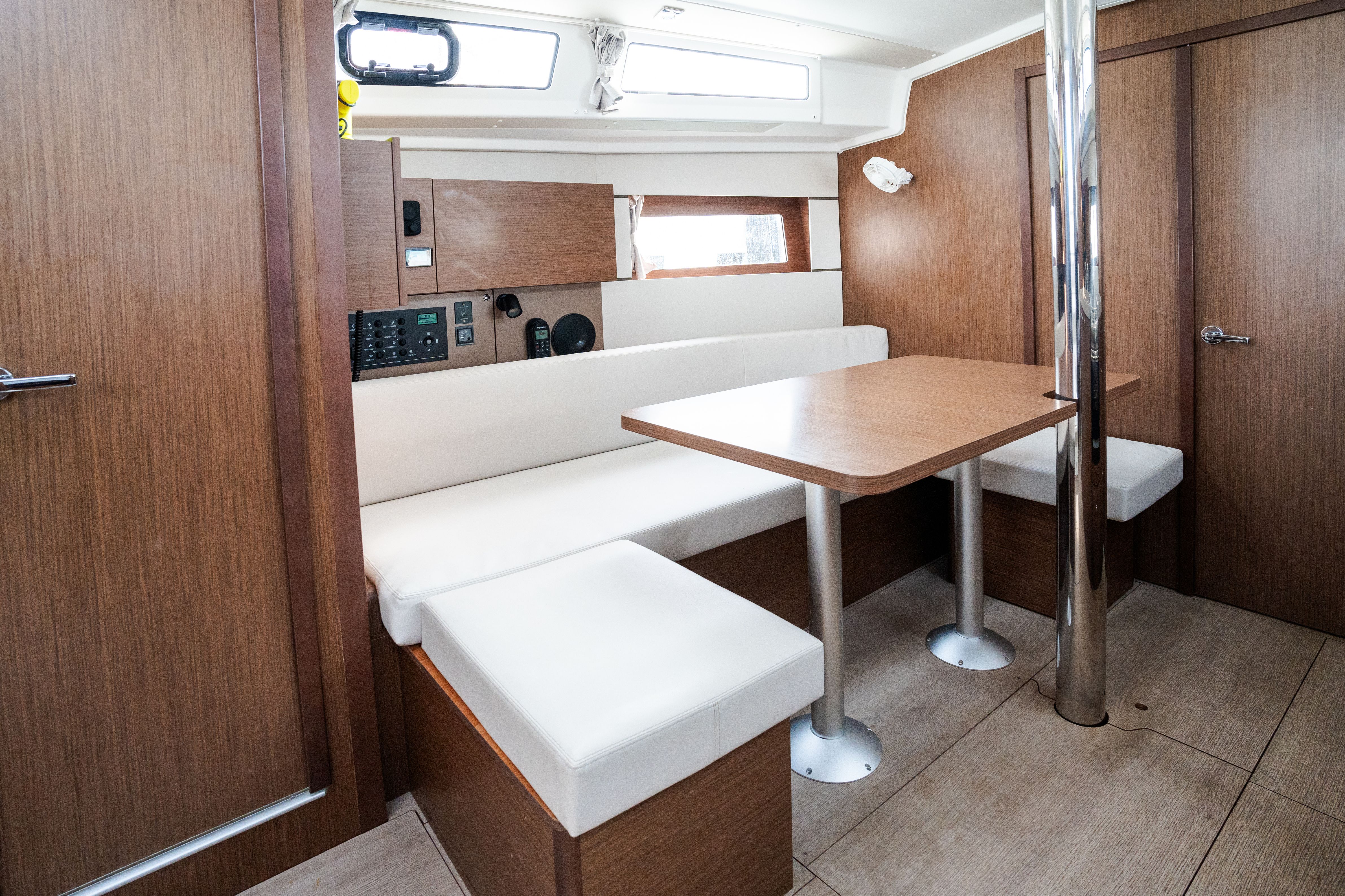 Beneteau Oceanis 38.1 | Meli