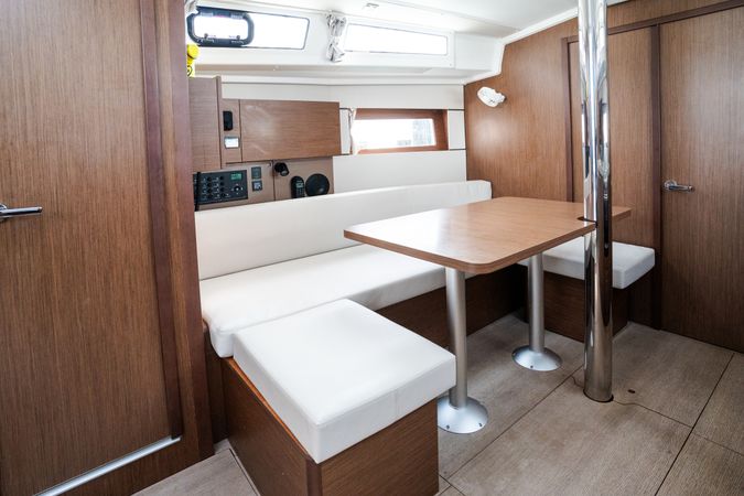 Beneteau Oceanis 38.1 | Meli