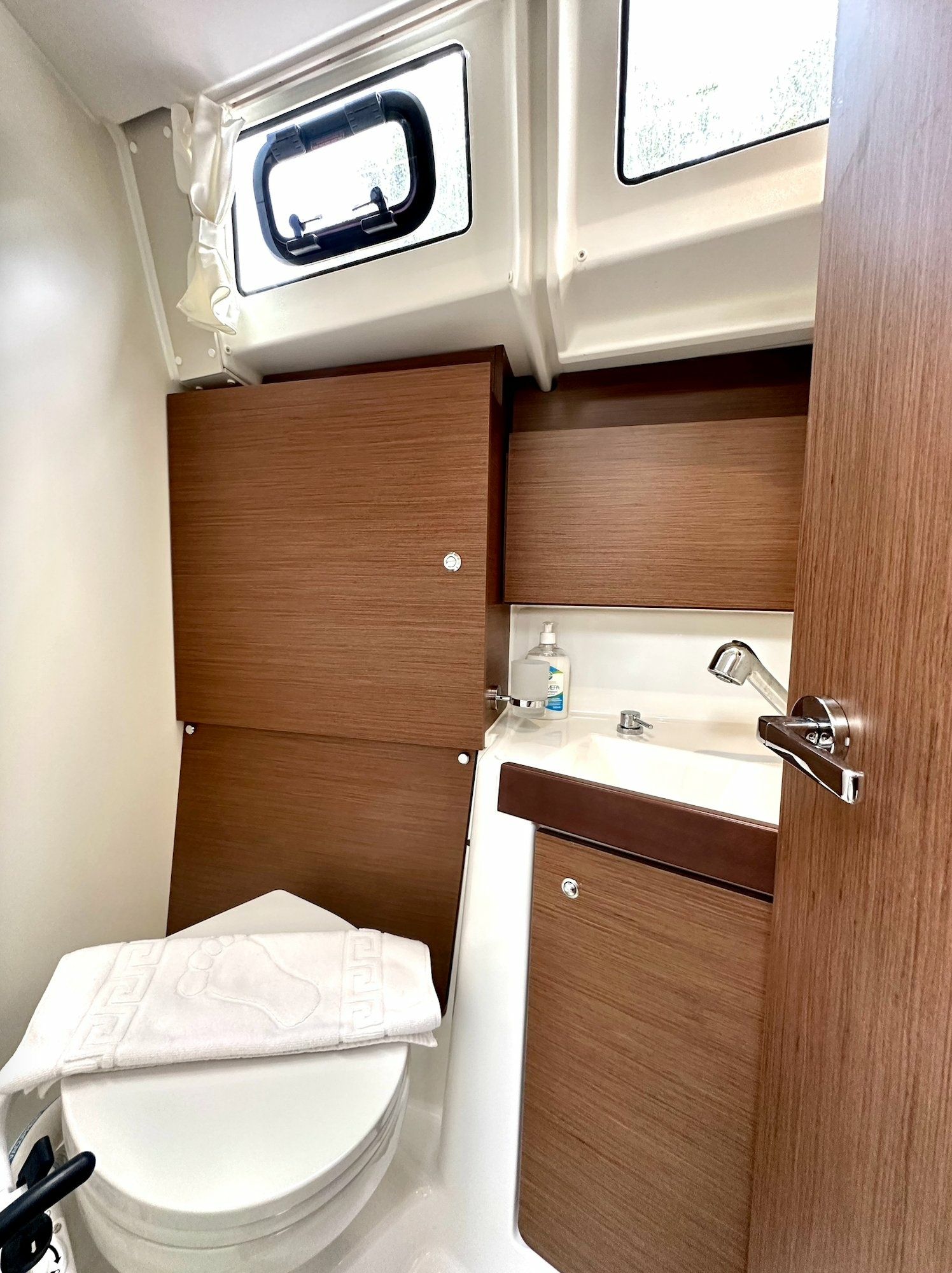 Beneteau Oceanis 38.1 | Dancefloor