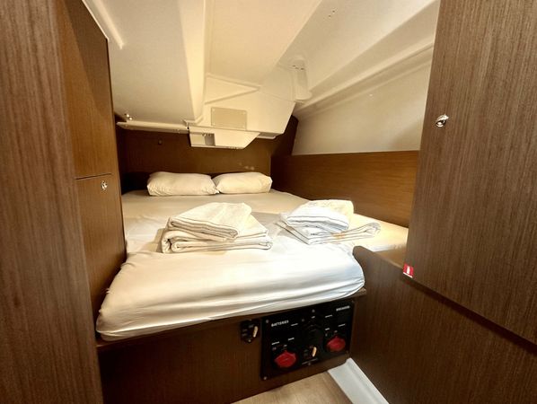 Beneteau Oceanis 38.1 | Dancefloor