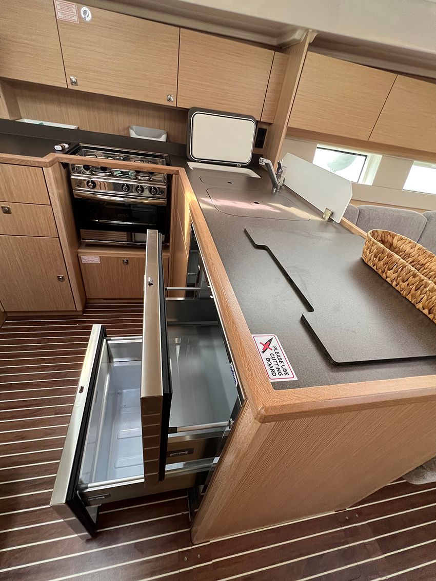 Bavaria C45 Style | Sunny