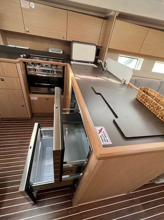 Bavaria C45 Style | Sunny