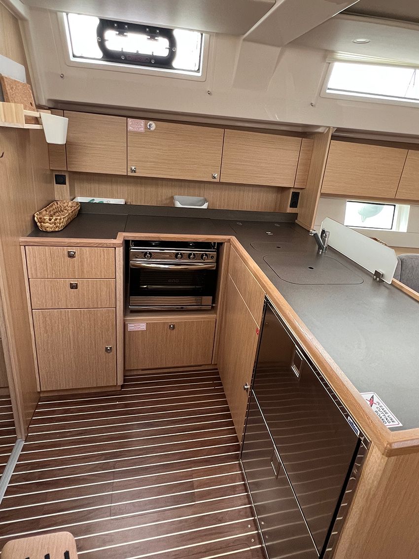 Bavaria C45 Style | Sunny