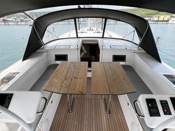 Bavaria C45 Style | Sunny