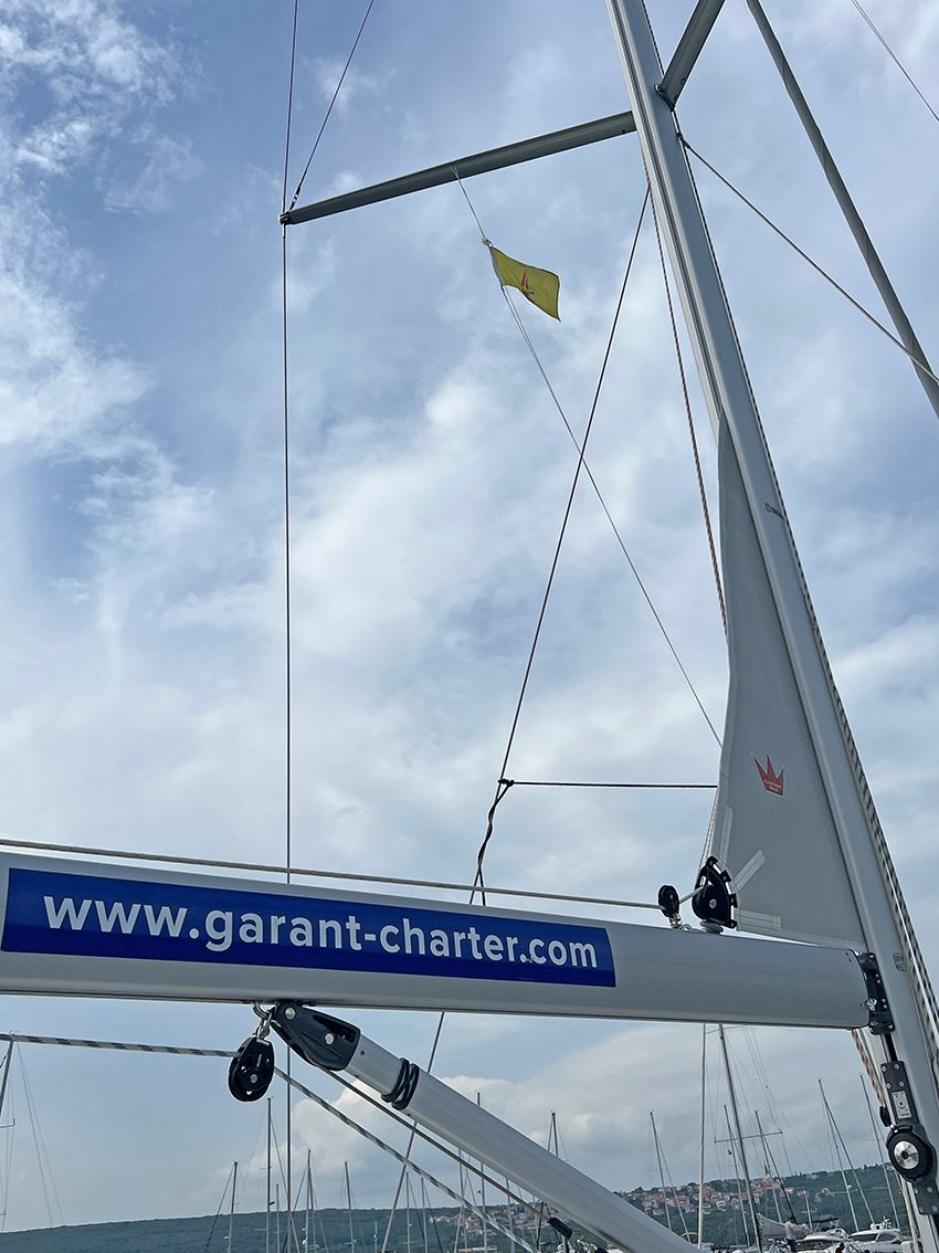 Bavaria C45 Style | Sunny