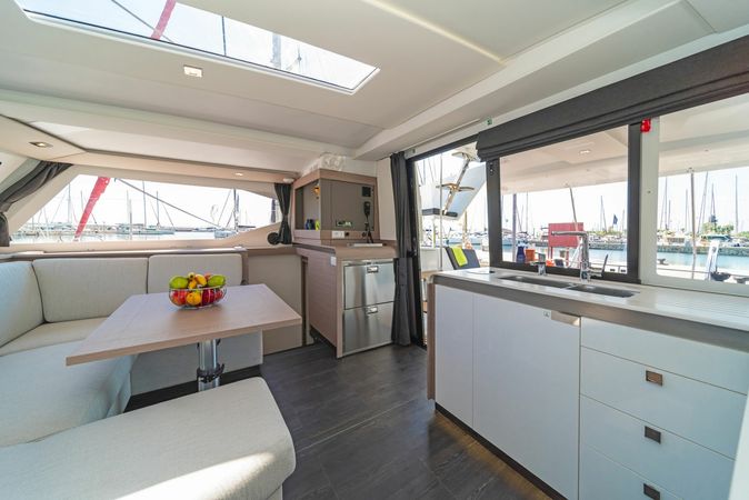 Fountaine Pajot Isla 40 | Aifos
