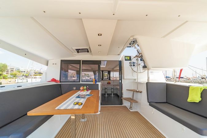 Fountaine Pajot Isla 40 | Aifos