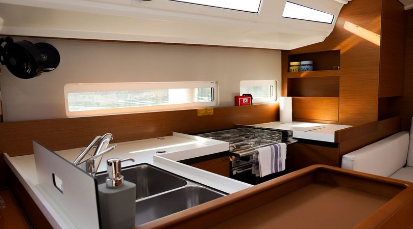 Jeanneau Sun Odyssey 410 | Kingfisher