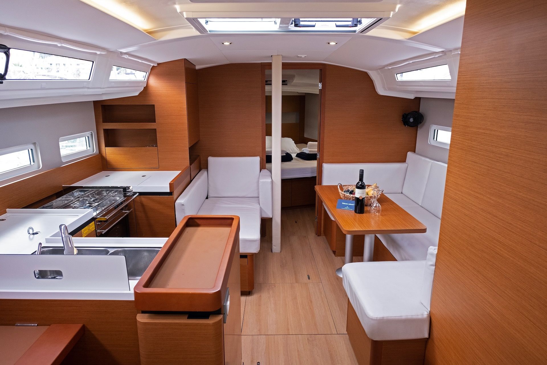 Jeanneau Sun Odyssey 410 | Sky Kiss