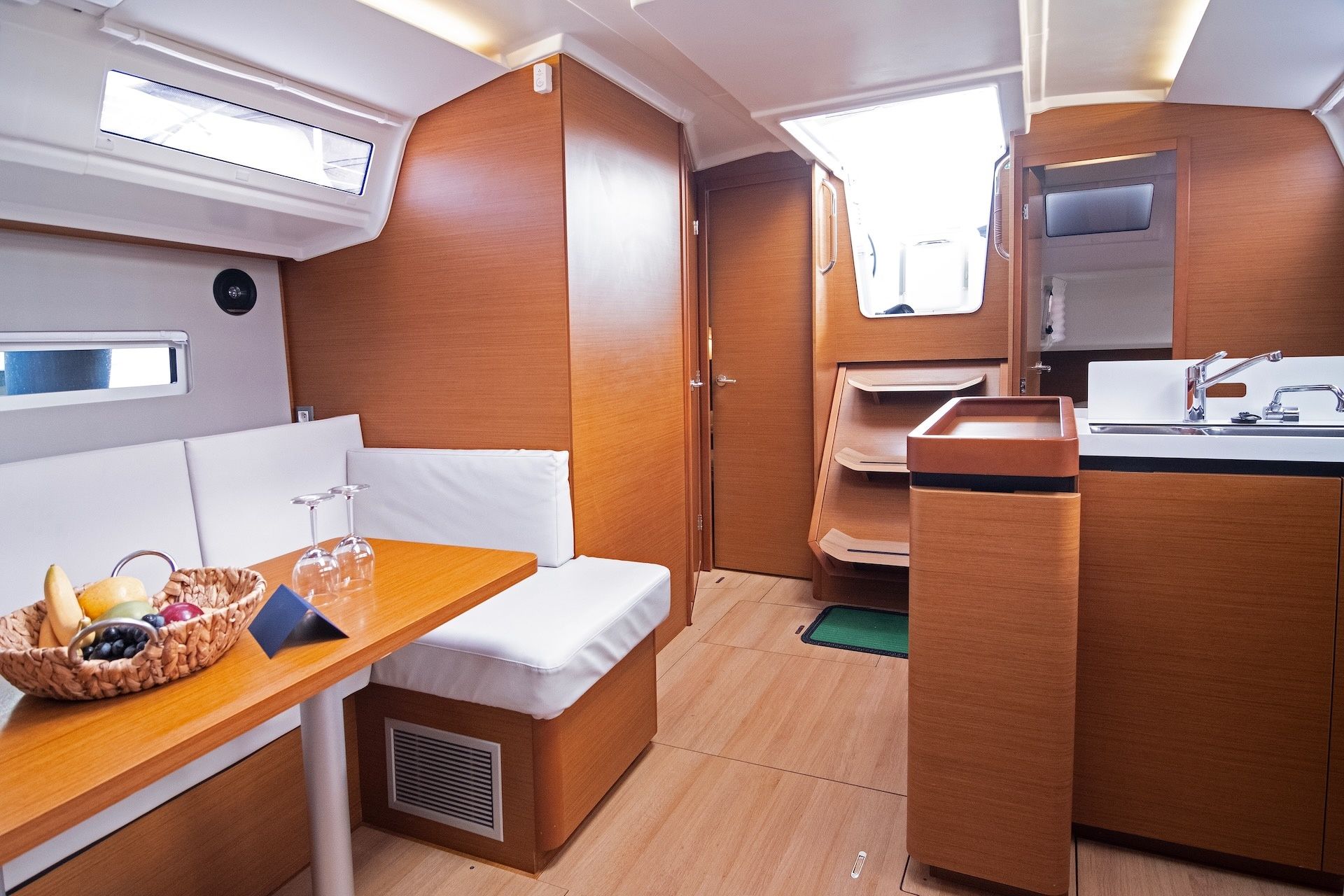 Jeanneau Sun Odyssey 410 | Sky Kiss