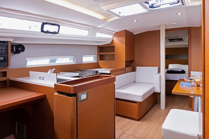 Jeanneau Sun Odyssey 410 | Sky Kiss