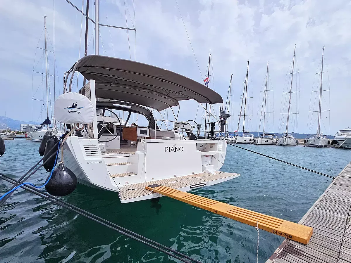 Dufour 470 | Piano
