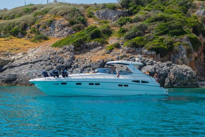 Sealine S48 | Monica