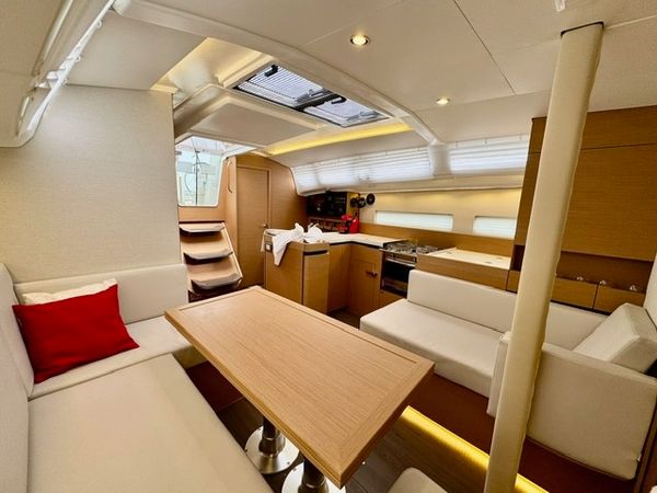 Jeanneau Sun Odyssey 410 | Lucia