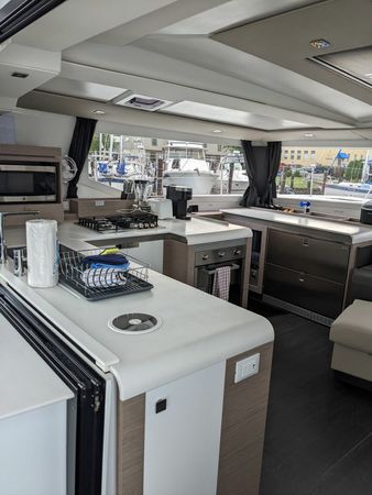 Fountaine Pajot Tanna 47 | Dragonfly