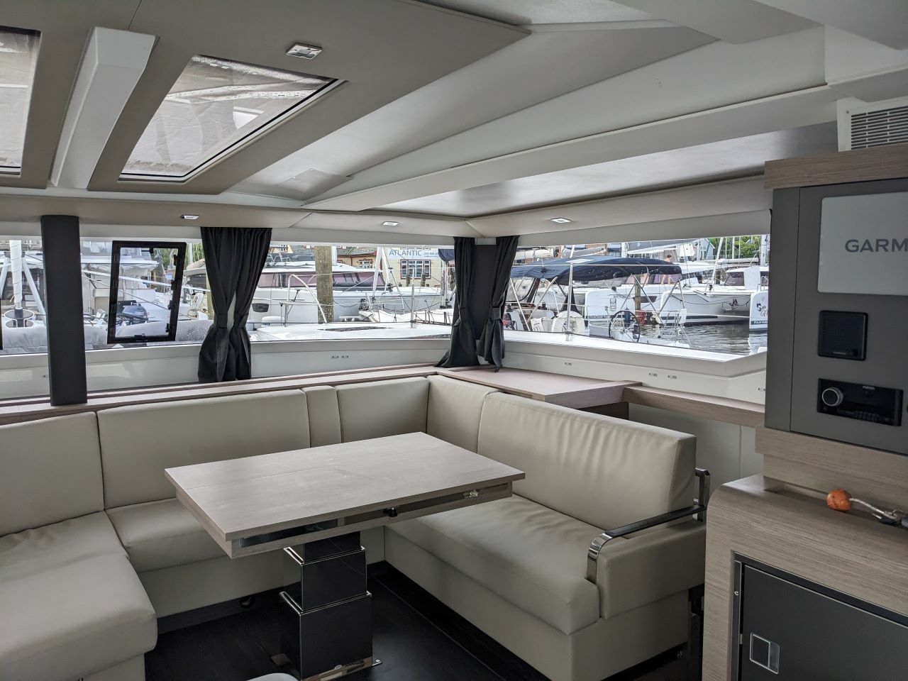 Fountaine Pajot Tanna 47 | Dragonfly