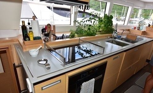 Lagoon 620 | Tiger Lily