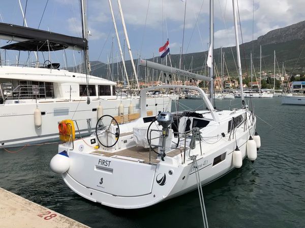 Beneteau Oceanis 41.1 | First
