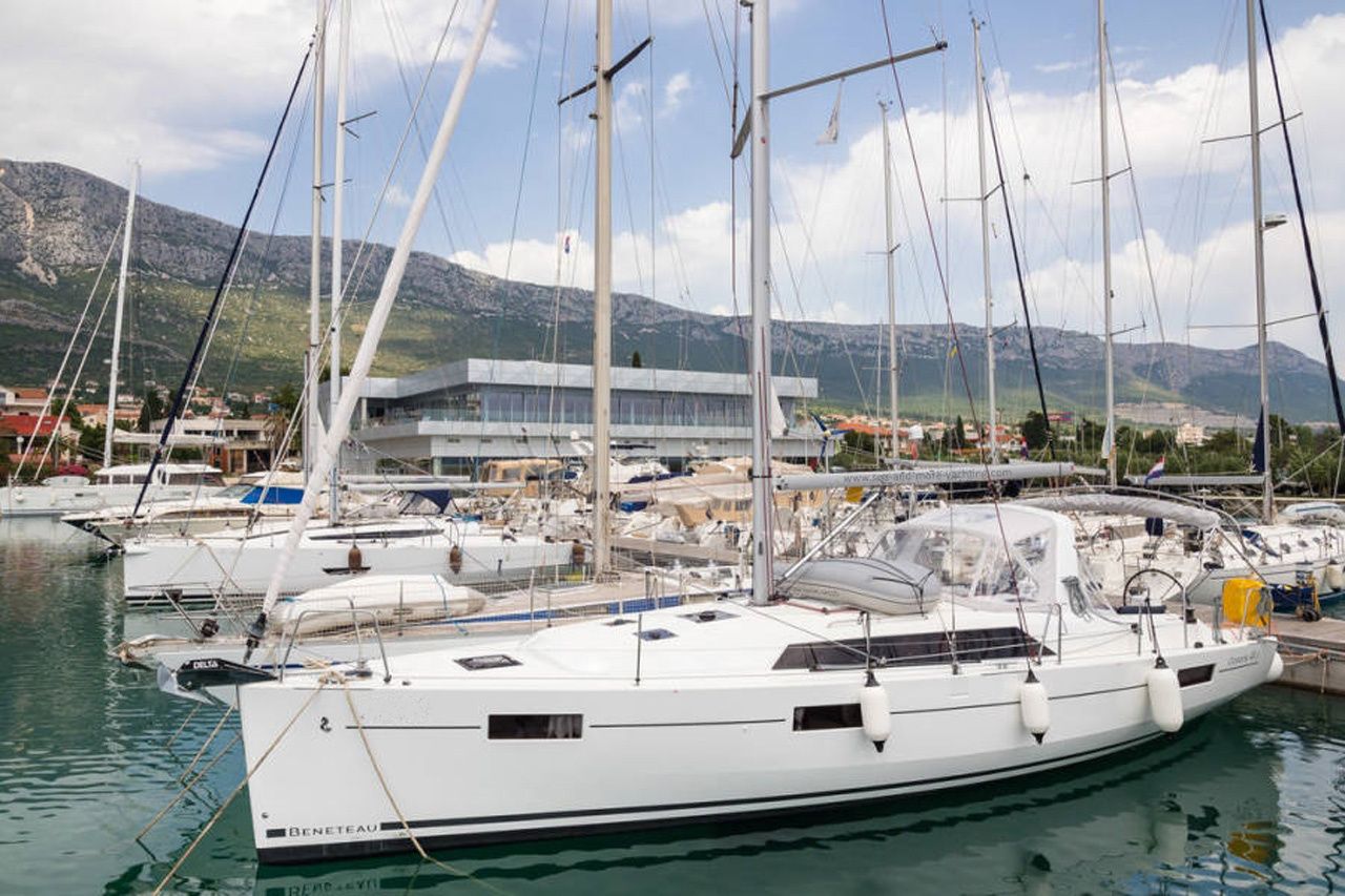 Beneteau Oceanis 41.1 | First