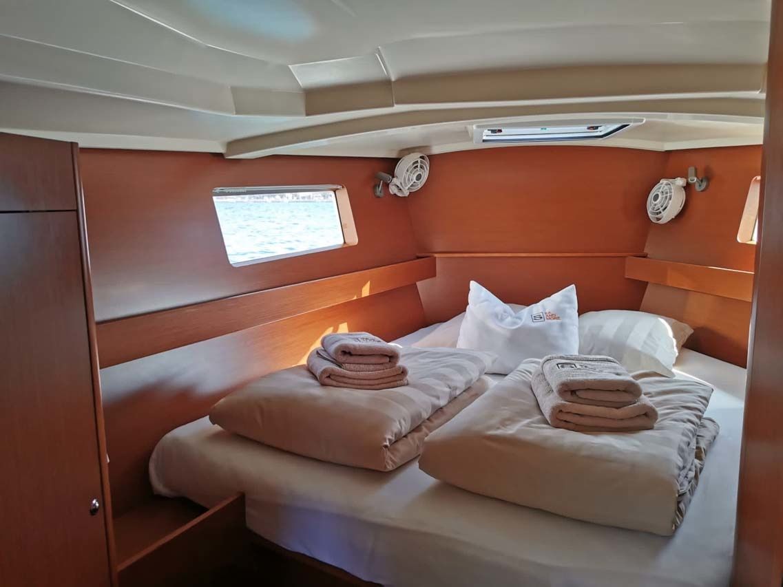 Beneteau Oceanis 41.1 | First