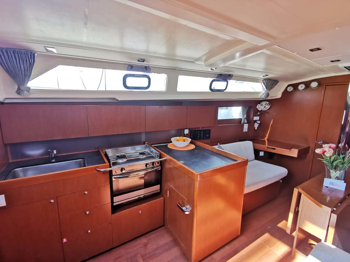 Beneteau Oceanis 41.1 | First