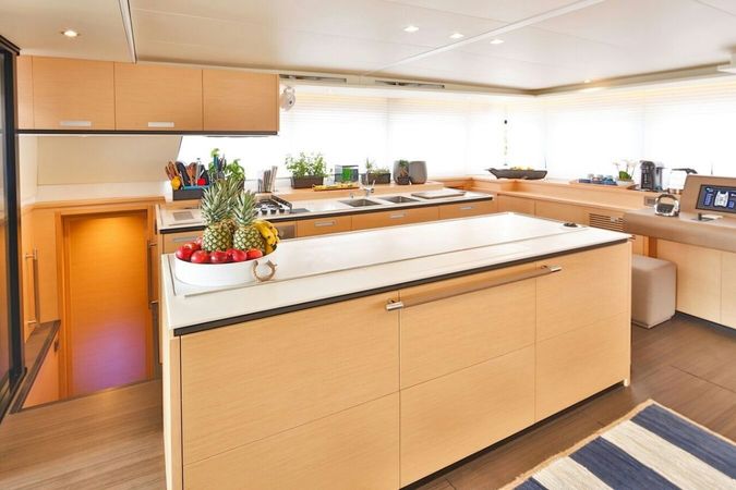 Lagoon 620 | Dragonfly