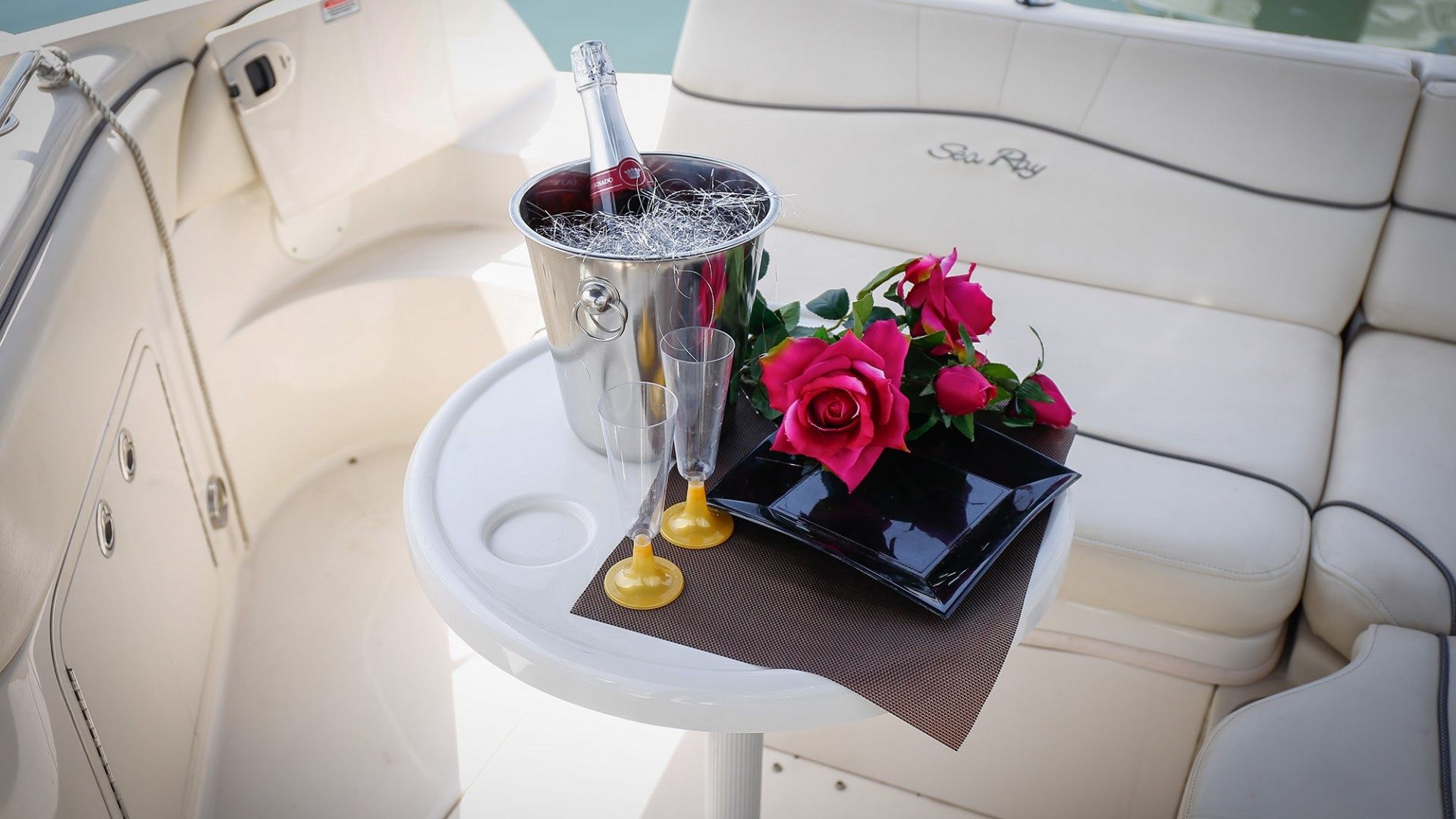 Sea Ray Sundeck 240 | Nala