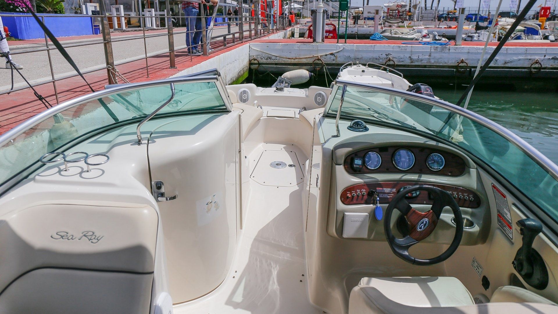 Sea Ray Sundeck 240 | Nala
