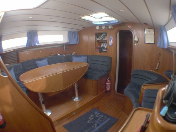 Beneteau Oceanis 440 | Candela 4