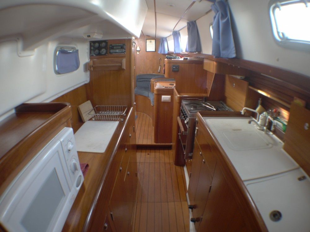 Beneteau Oceanis 440 | Candela 4