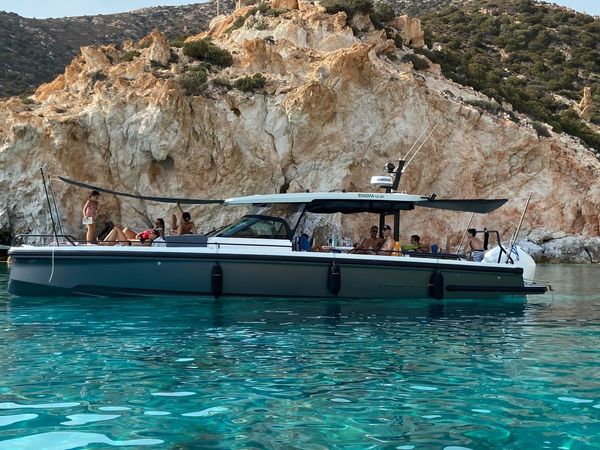 Axopar 37 Sun Top | Enigma