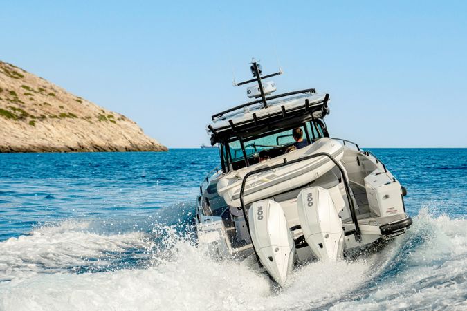 Axopar 37 Sun Top | Enigma