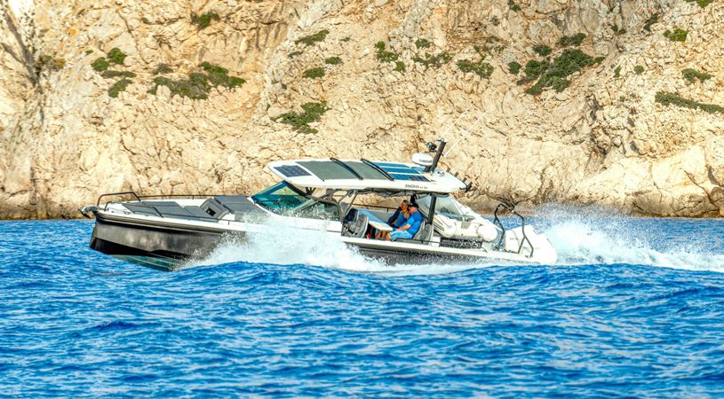 Axopar 37 Sun Top | Enigma