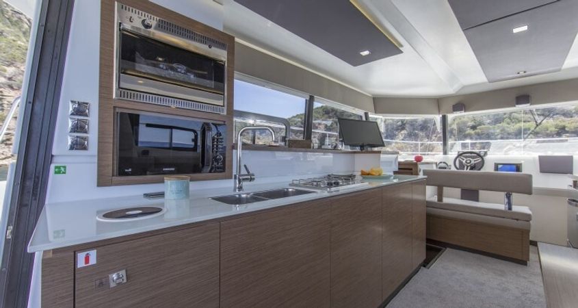 Fountaine Pajot MY 37 | Muscat